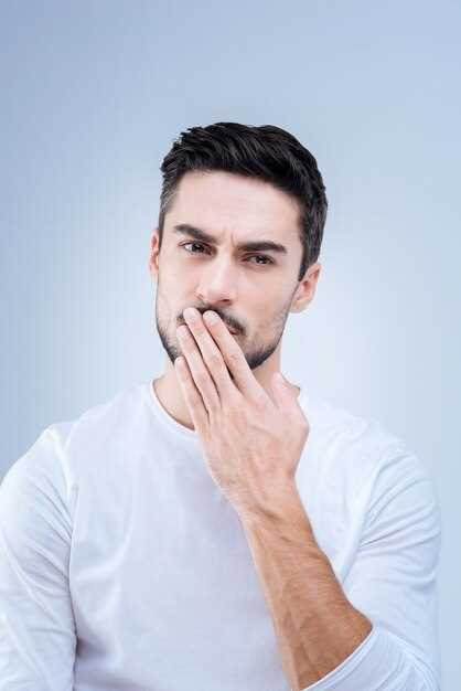 Какие возможные заболевания могут вызывать дергание губы у мужчины?