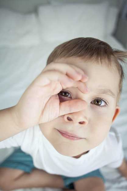 Как лечить гнойные глаза у ребенка в течение 2-х лет?